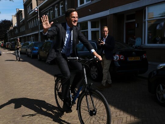 Meubelmerk Prominent neemt afscheid van Mark Rutte op een wel héél grappige manier…