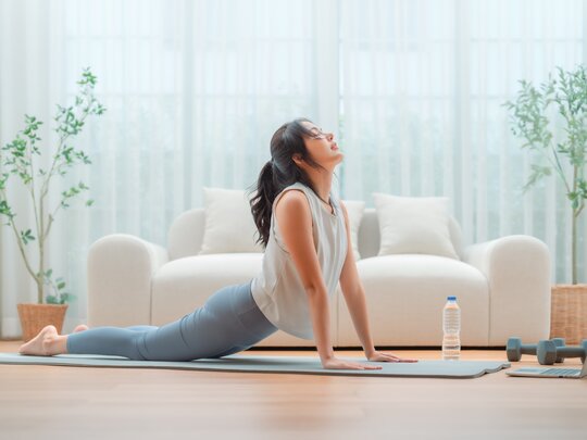 Lekker rekken en strekken. 5 yoga-oefeningen voor als je in een winkel werkt